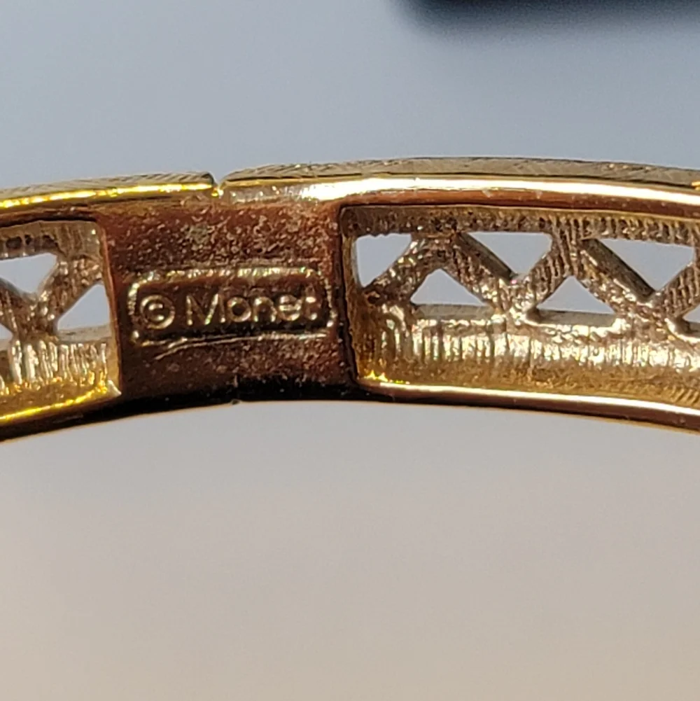 Monet RARE Bangle / Gold Gilded Look / Goldtone, Vintage, Estate, Size 8 - Picture 7 of 10